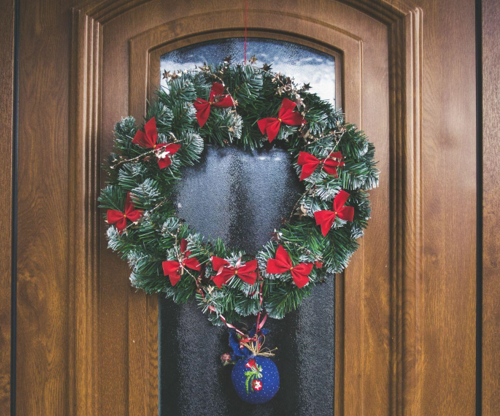 Celebrate the Holidays in Style with Artificial Christmas Wreaths